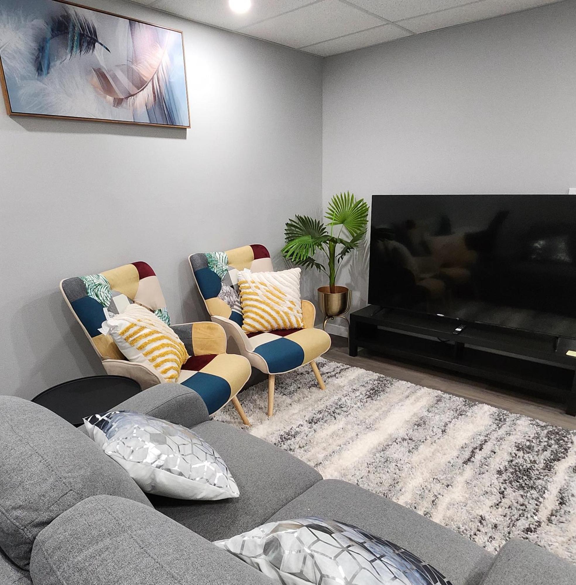 Entire Basement Suite With Private Entrance Winnipeg Eksteriør bilde